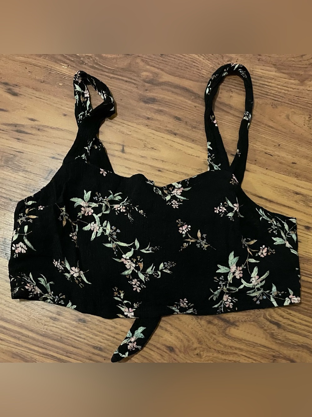 American Eagle cute floral crop too with front tie medium